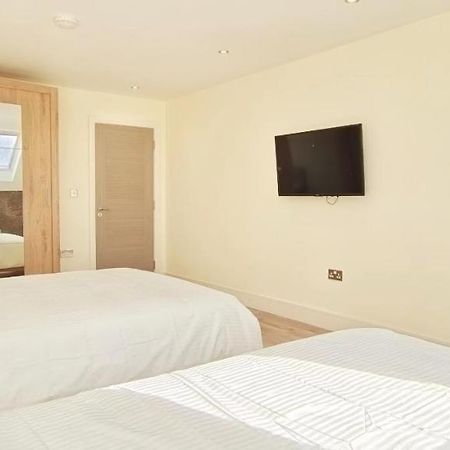 Top Floor Flat 5 Northwood Northwood  ภายนอก รูปภาพ