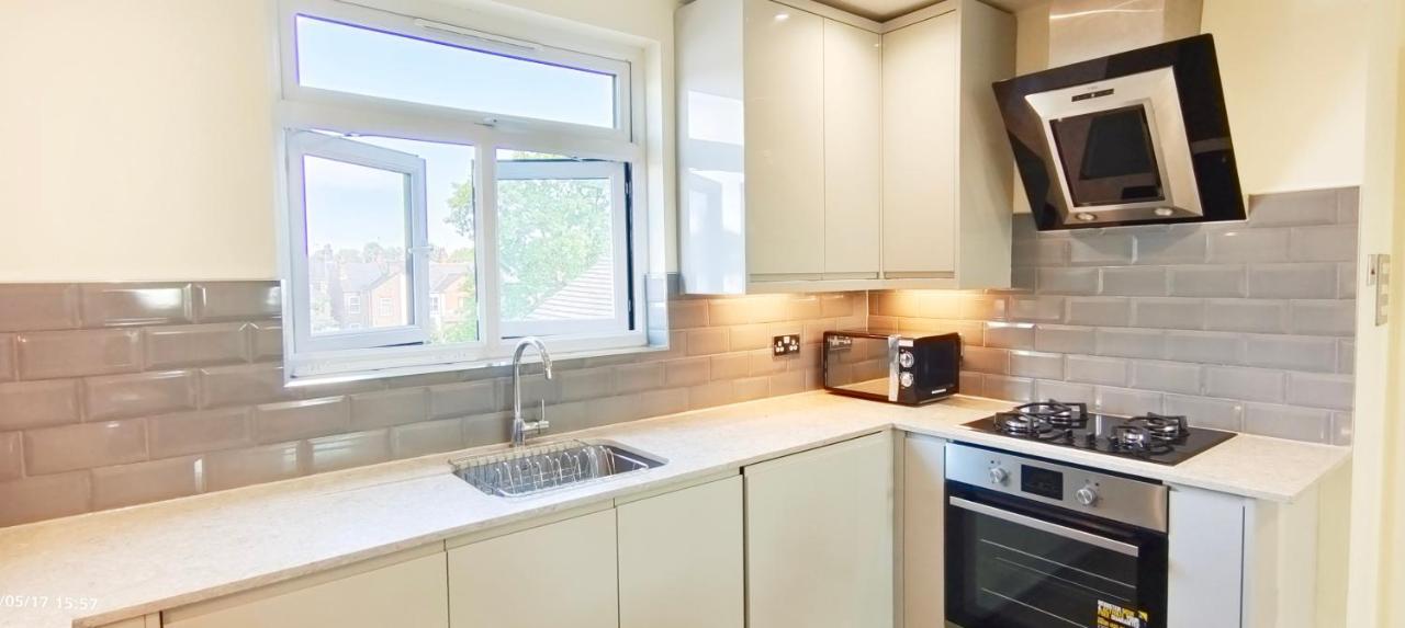 Top Floor Flat 5 Northwood Northwood  ภายนอก รูปภาพ