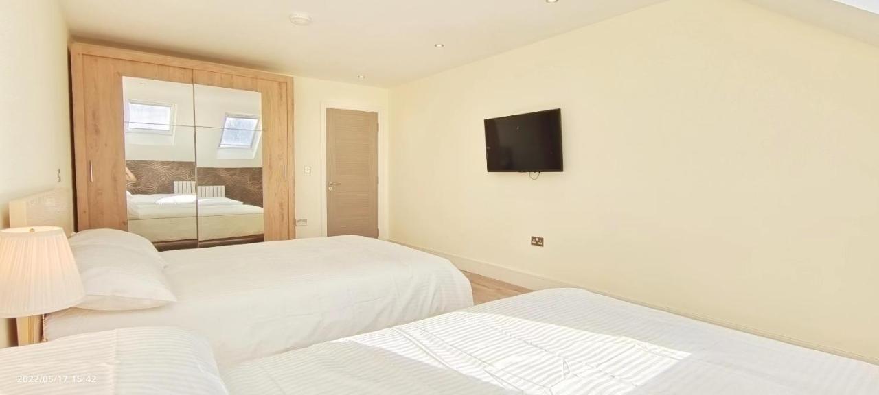 Top Floor Flat 5 Northwood Northwood  ภายนอก รูปภาพ