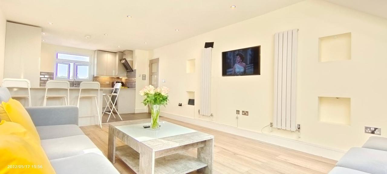 Top Floor Flat 5 Northwood Northwood  ภายนอก รูปภาพ