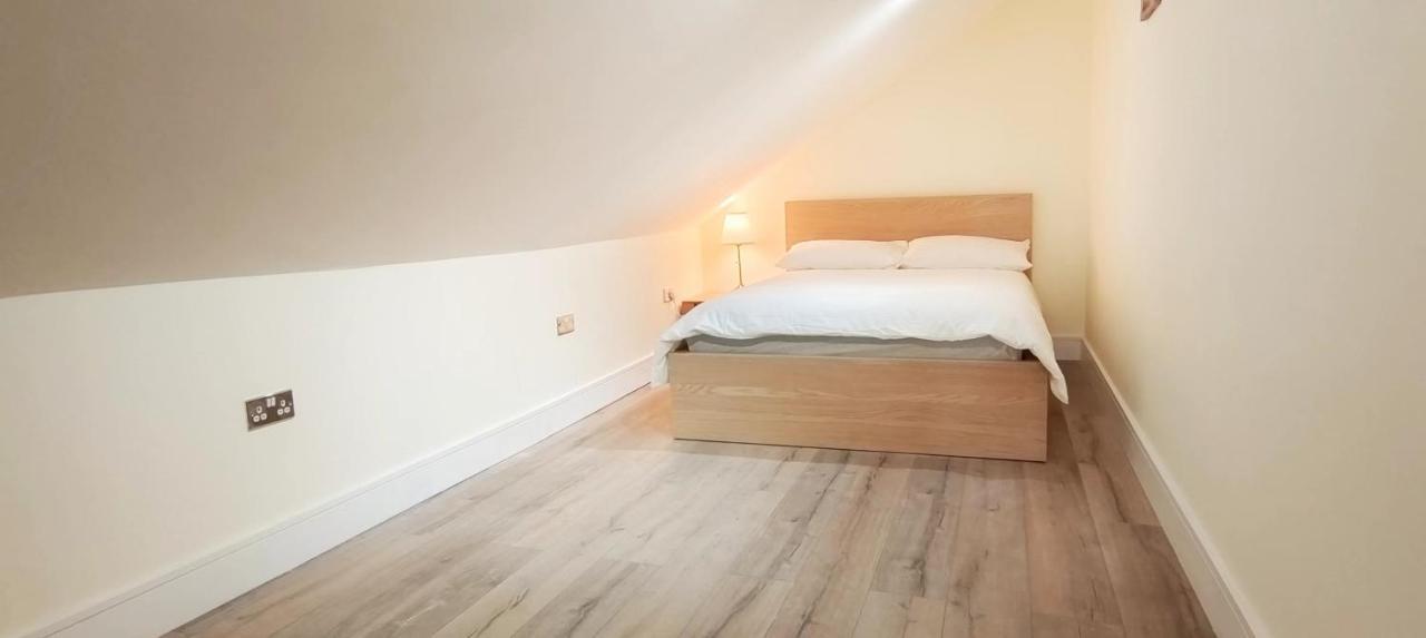 Top Floor Flat 5 Northwood Northwood  ภายนอก รูปภาพ