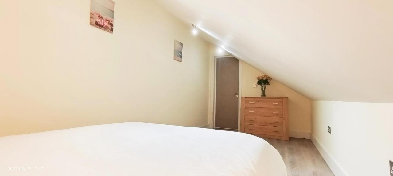Top Floor Flat 5 Northwood Northwood  ภายนอก รูปภาพ