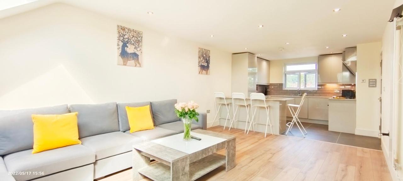 Top Floor Flat 5 Northwood Northwood  ภายนอก รูปภาพ