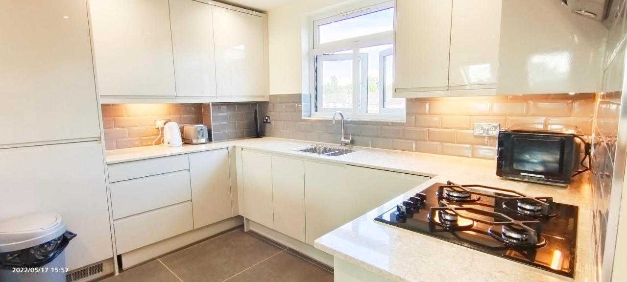 Top Floor Flat 5 Northwood Northwood  ภายนอก รูปภาพ