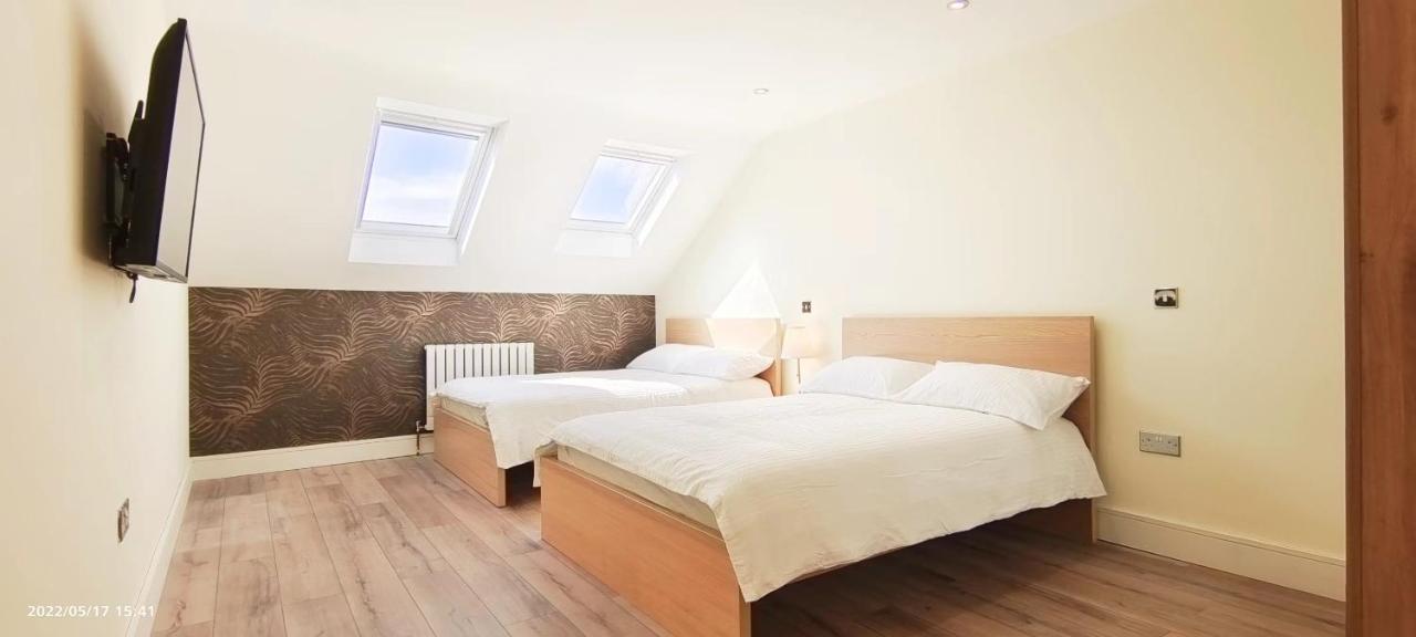 Top Floor Flat 5 Northwood Northwood  ภายนอก รูปภาพ
